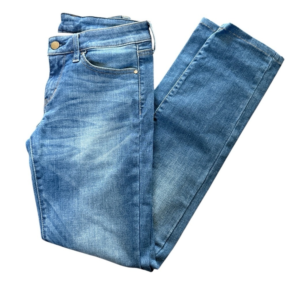 Uniqlo ultra stretch skinny jean, mid rise, zip front, 5 pocket styling, Sz 4